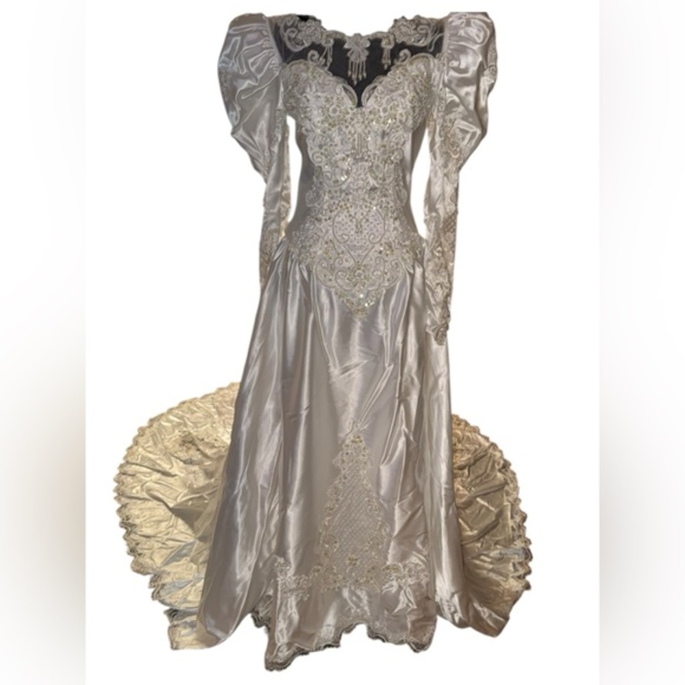 Vtg 1980s Beaded Pearl Lace Wedding Gown long Train satin lightweight Size 8 - Picture 8 of 16